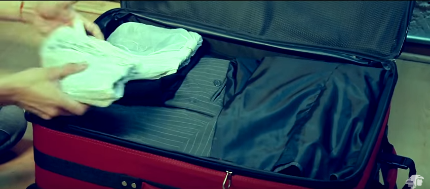 Tres maneras sencillas de hacer una maleta