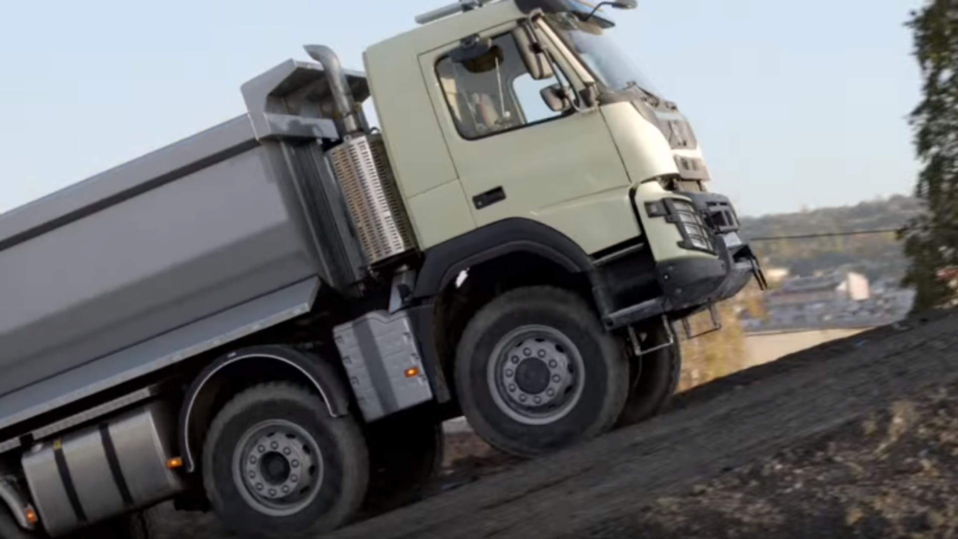 Sophie: la niña que manejó un camión